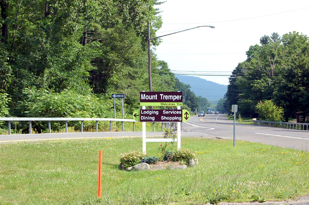 Mount Tremper Sign on junction of NY 212